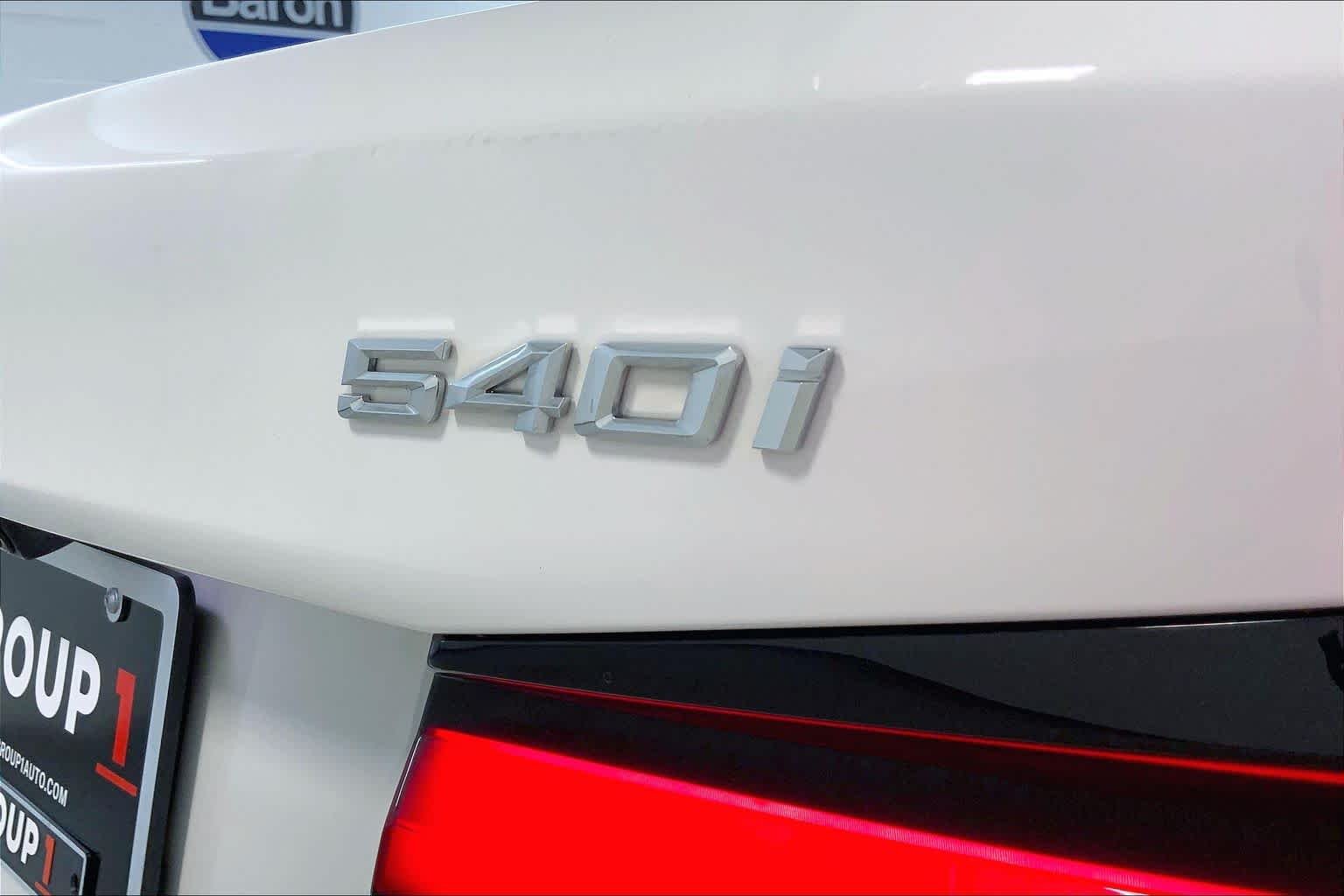 Used 2022 Alpine White BMW 540i xDrive image 9