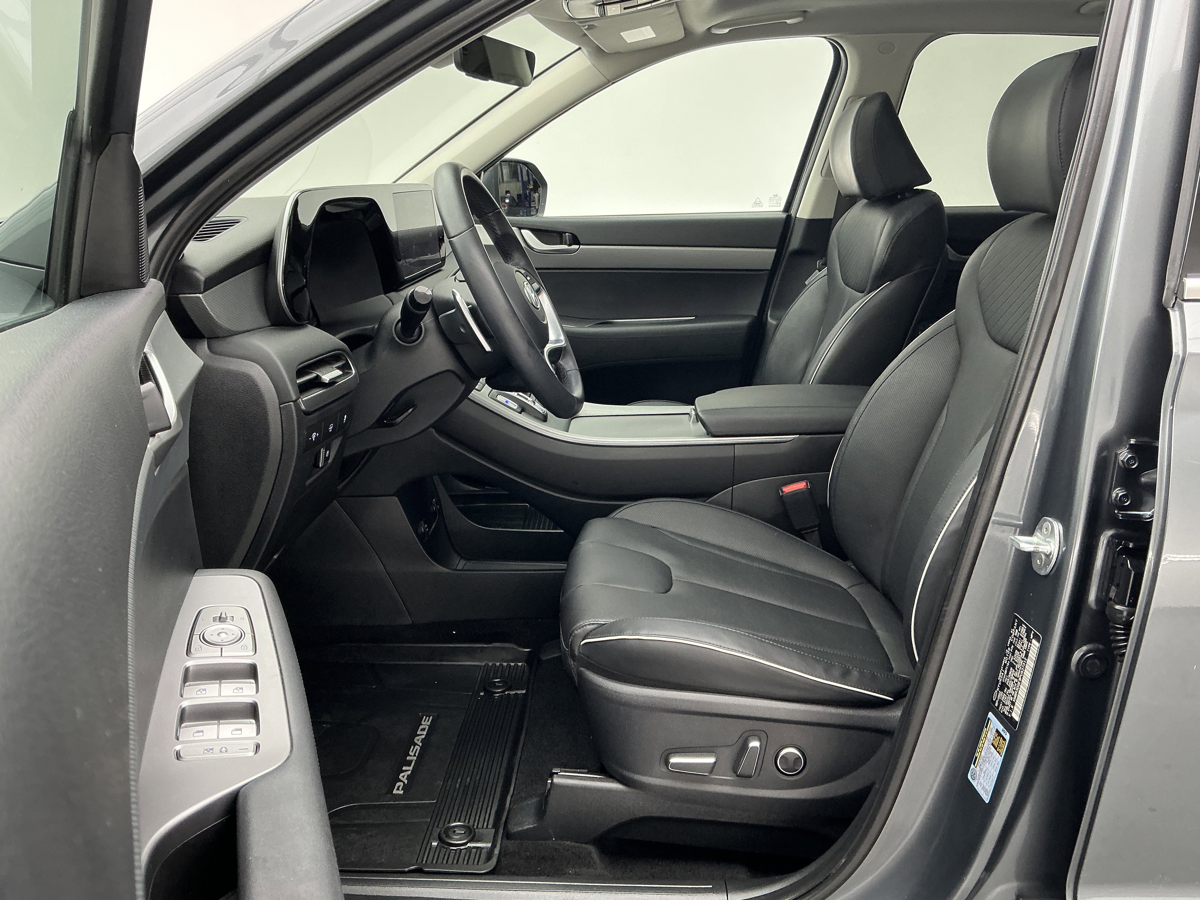 Certified Used 2023 Steel Graphite Hyundai XRT image 17