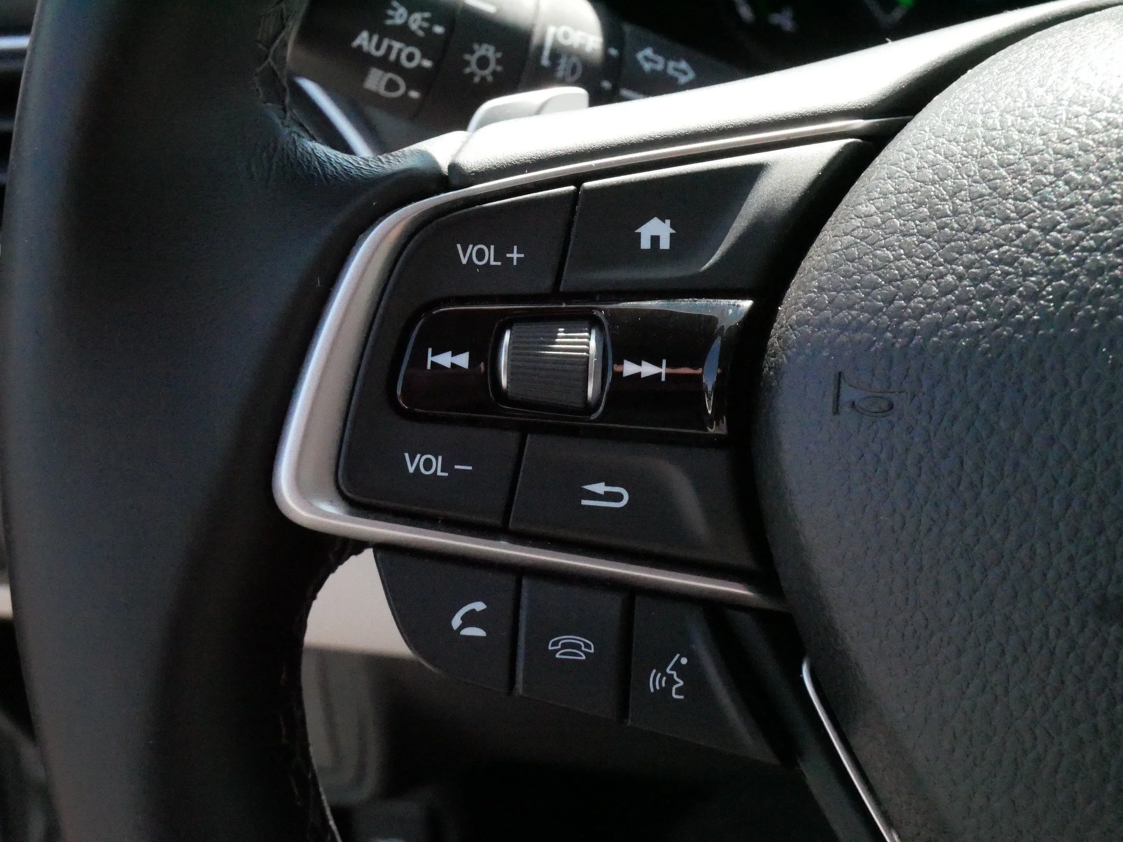 Used 2019 Platinum White Pearl Honda Touring image 27