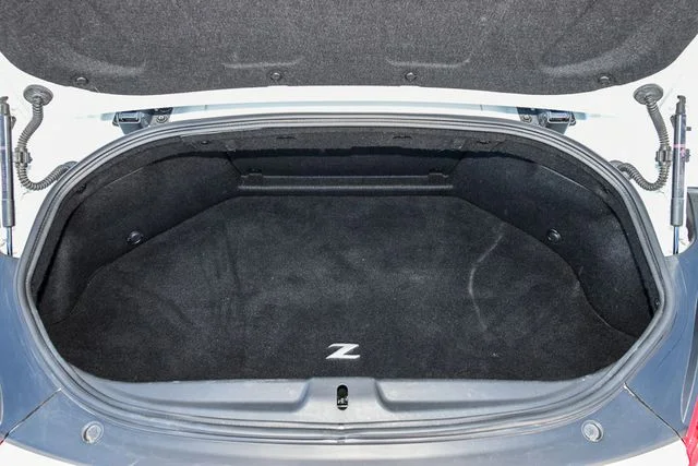 Used 2014 White Nissan Touring image 25