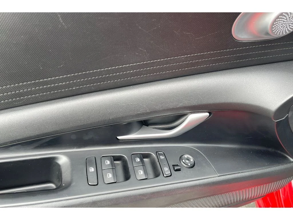Used 2021 Calypso Red Hyundai SE image 11