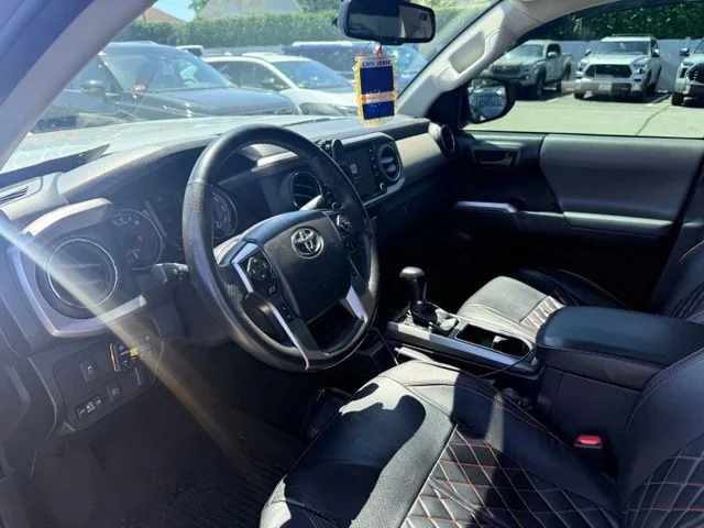 Used 2021  Toyota SR5 image 2