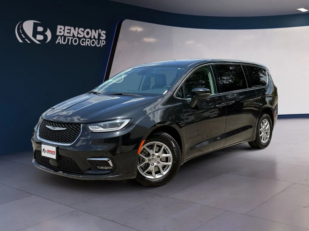 Used 2023 Black Chrysler Touring L image 1
