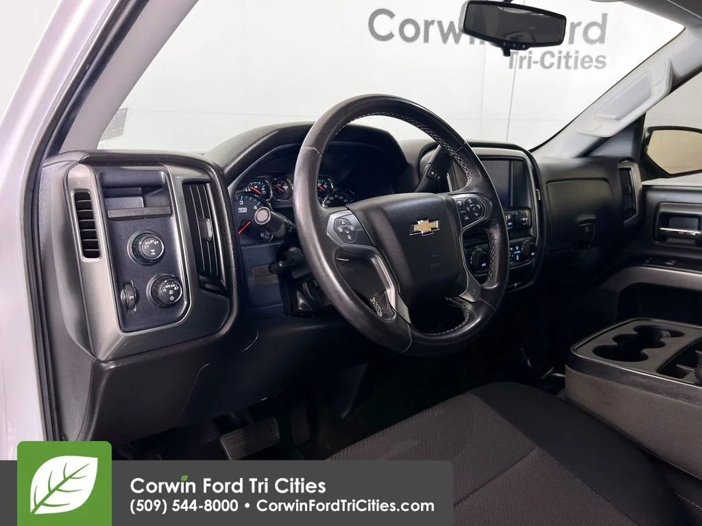 Used 2017 White Chevrolet LT image 3