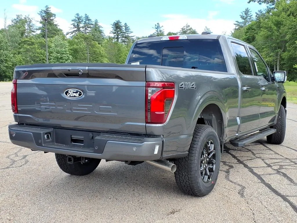 New 2026 Carbonized Gray Metallic Ford XLT image 4