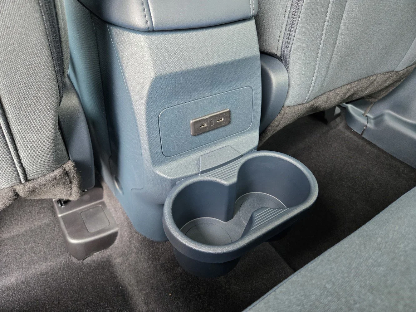New 2026 Carbonized Gray Metallic Ford XLT image 19