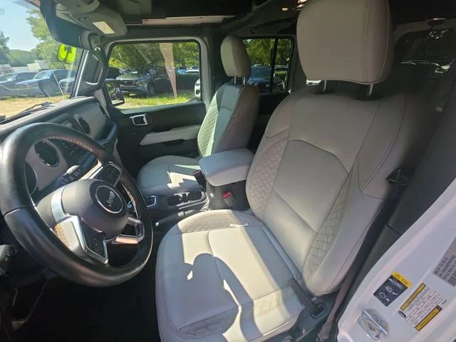 Used 2023 White Jeep Sahara image 11