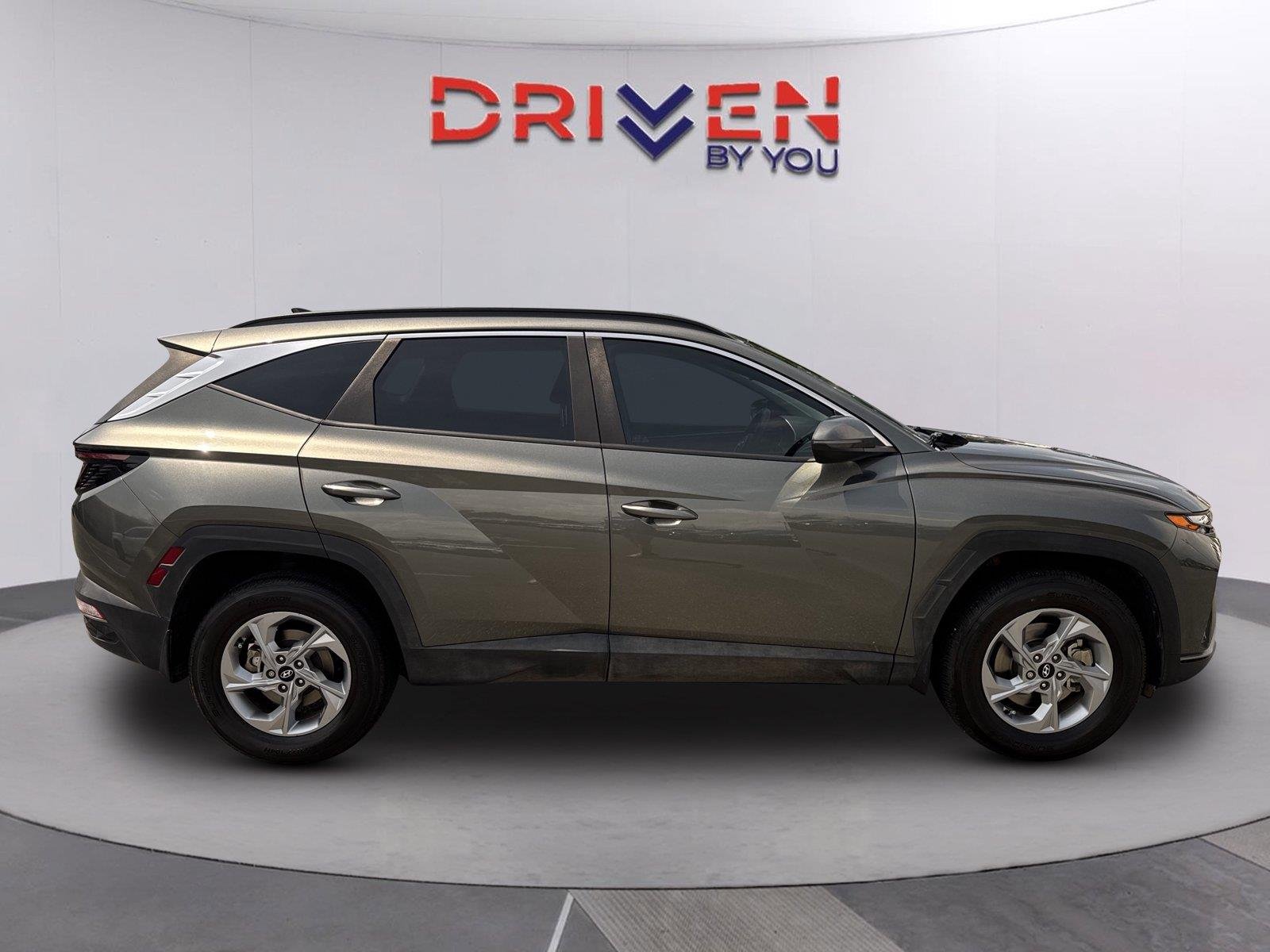 Used 2023 Amazon Gray Hyundai SEL image 3