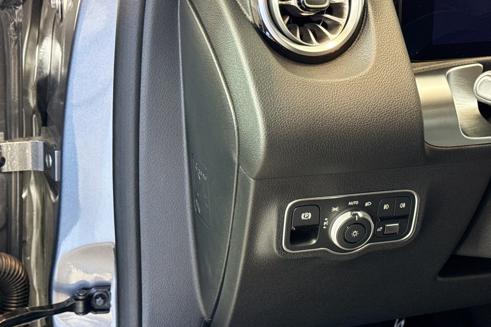 New 2026 Mountain Grey Metallic Mercedes-Benz GLB 250 image 12