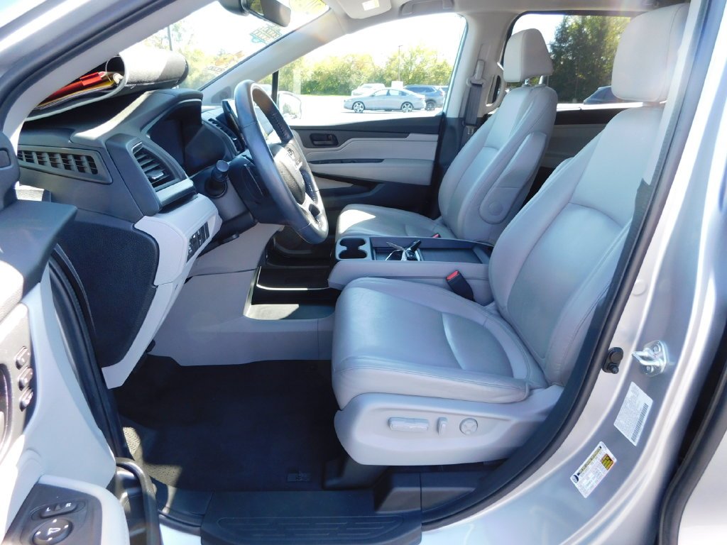 Certified Used 2024 Lunar Silver Metallic Honda EX-L image 13