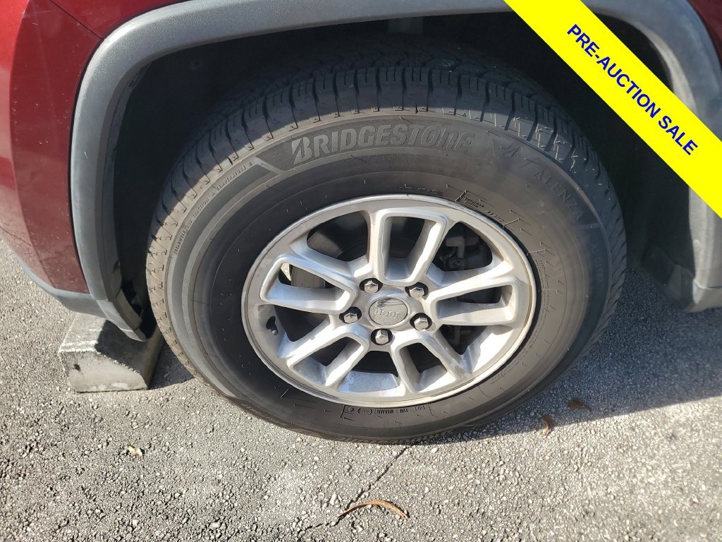 Used 2020 Red Jeep Laredo E image 4