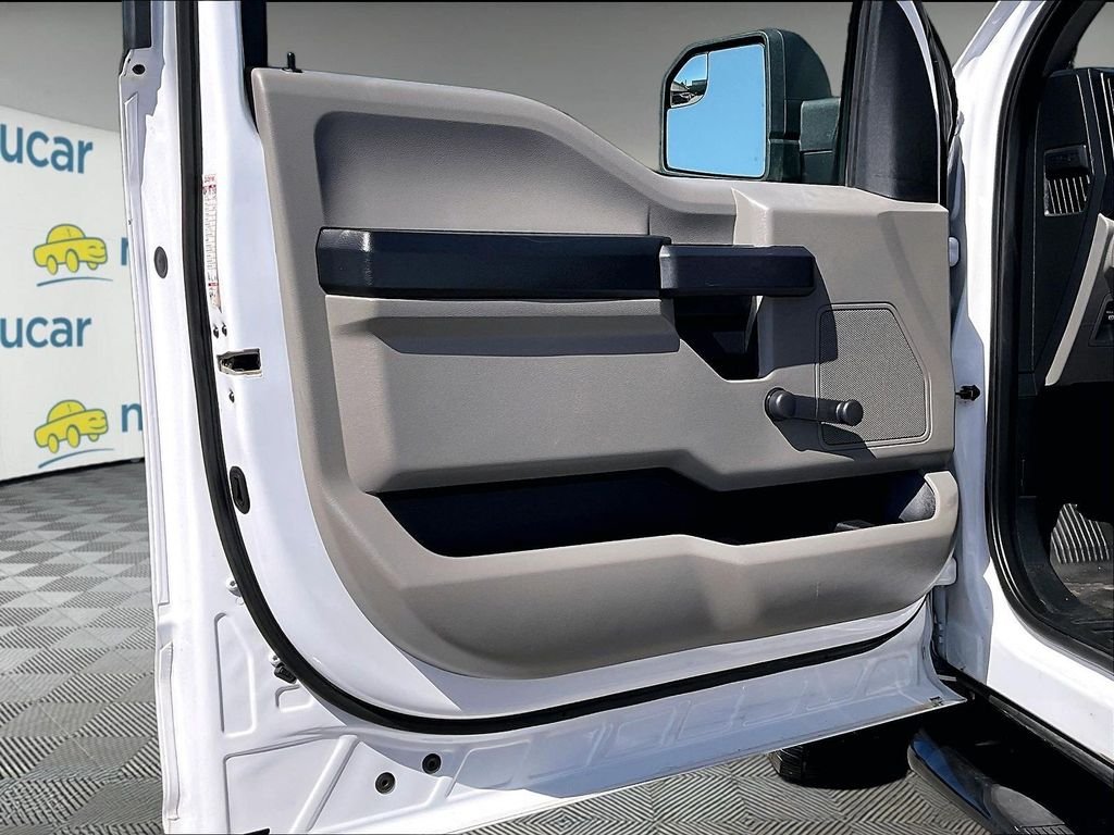 Used 2019 White Ford XL image 9