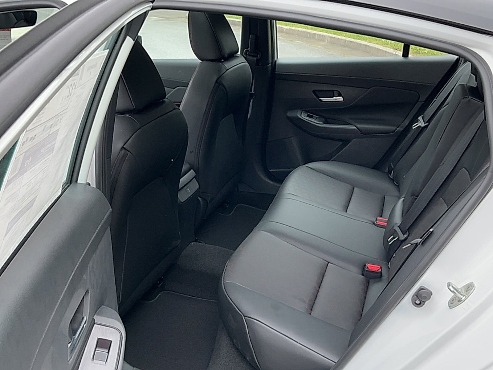 New 2026 Aspen White Tricoat/Super Black Nissan SR image 15