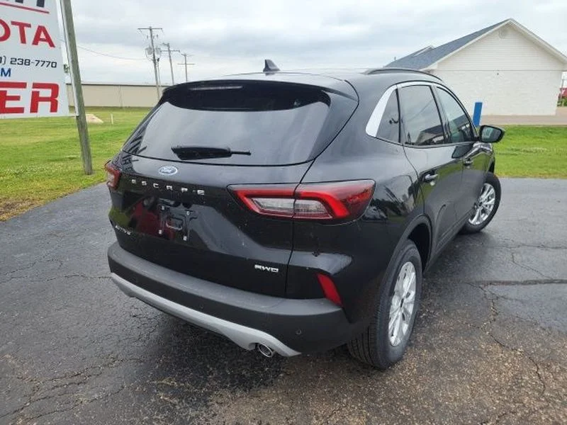 Used 2024 Agate Black Metallic Ford Active™ image 8