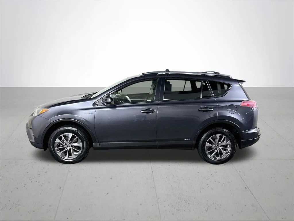 Used 2017 Gray Toyota XLE image 9