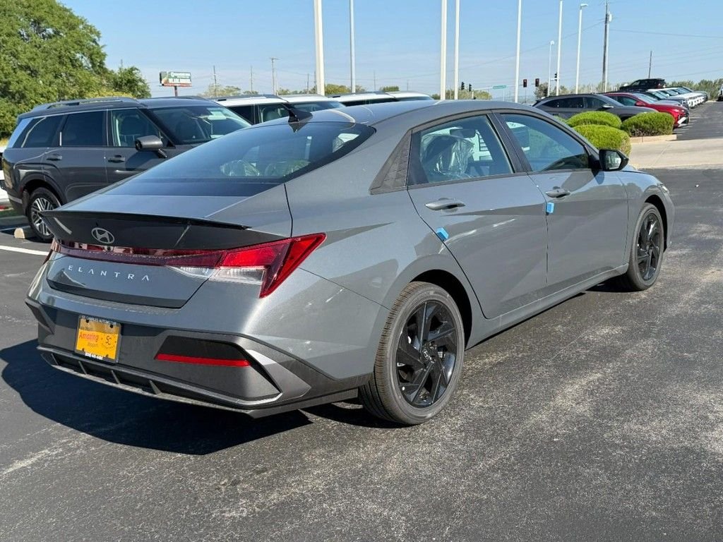 Used 2026 Gray Hyundai SEL Sport image 3