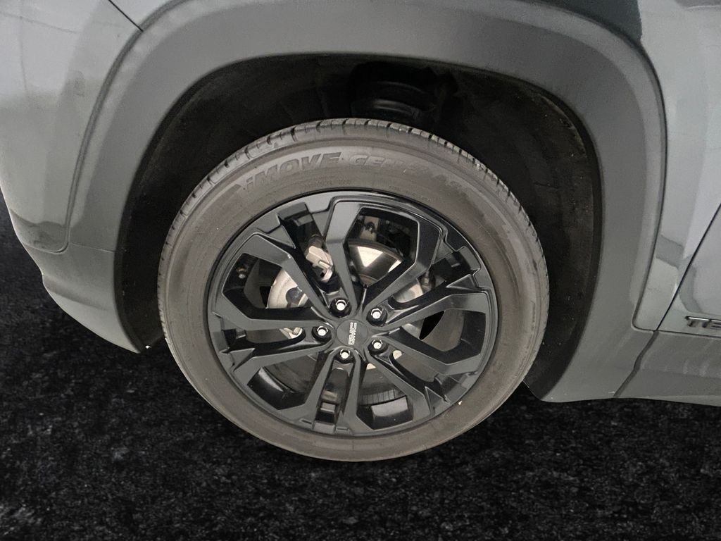 Used 2021 Gray GMC SLT image 27