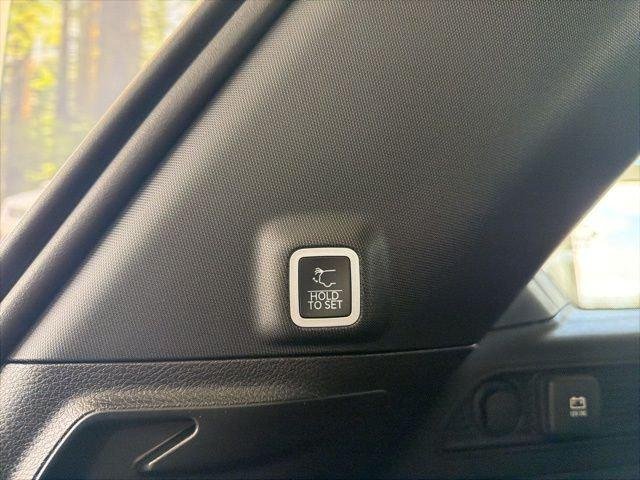 New 2026 Silver Zynith Exterior Paint Jeep Laredo image 9