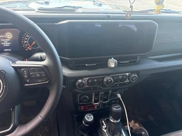 Used 2025 Anvil Clearcoat Jeep Mojave image 4