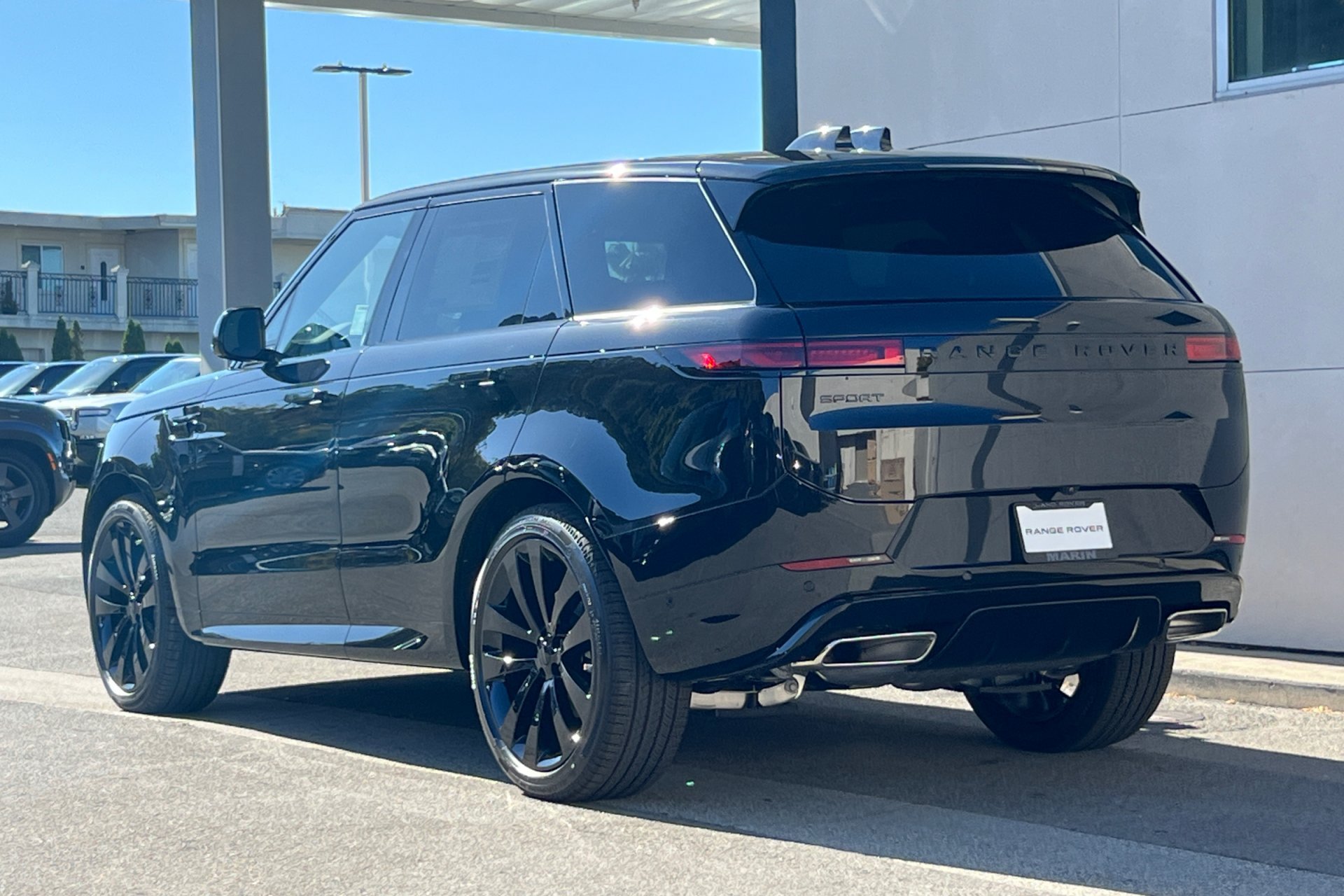 New 2026 Santorini Black Land Rover Dynamic SE image 6