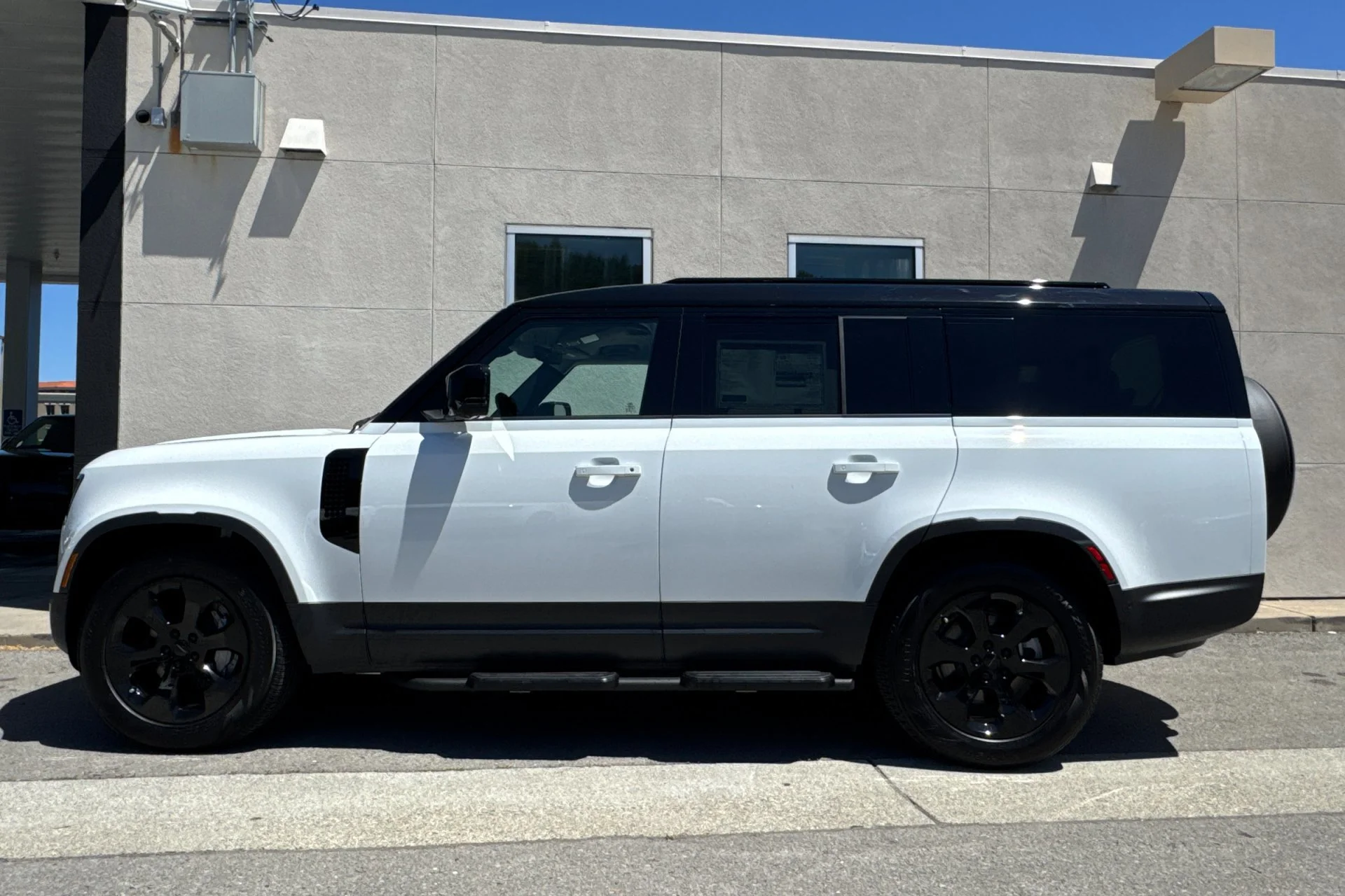 New 2026 Fuji White Land Rover S image 5