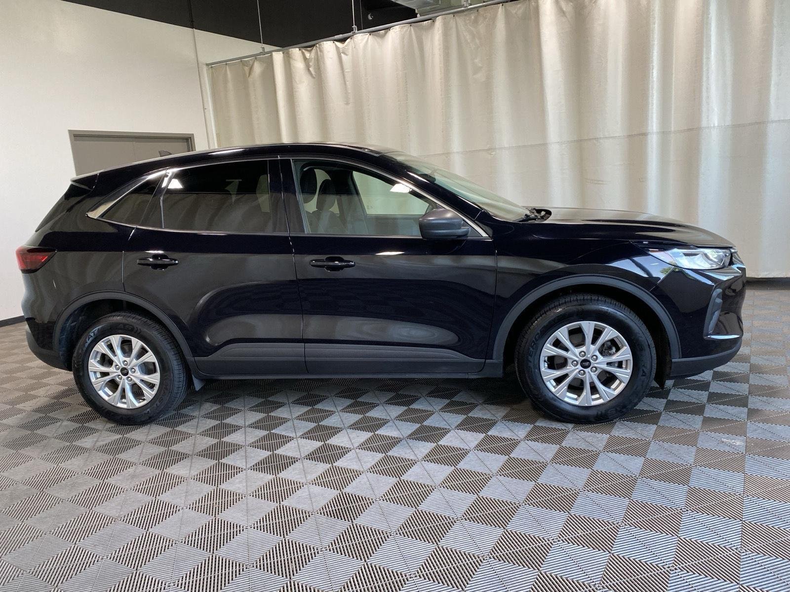 Used 2023 Agate Black Ford Active image 8