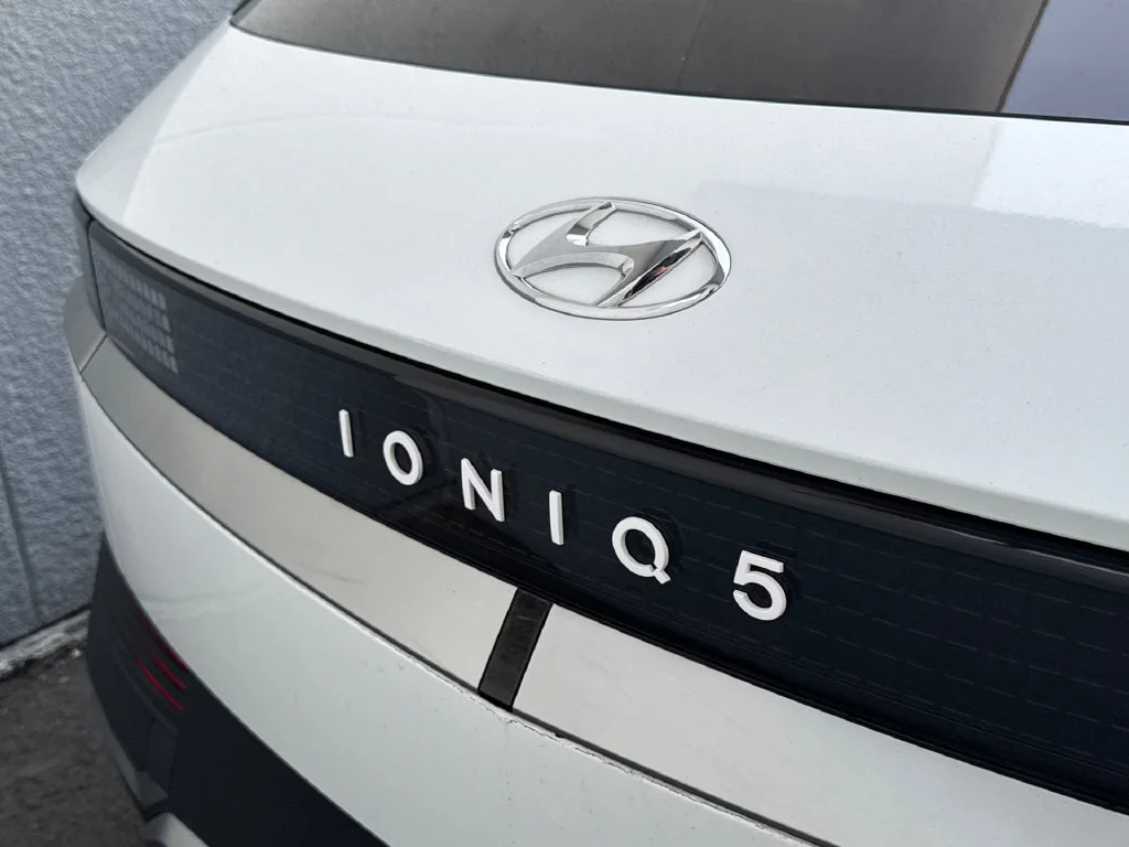 Used 2024 White Hyundai SEL image 7
