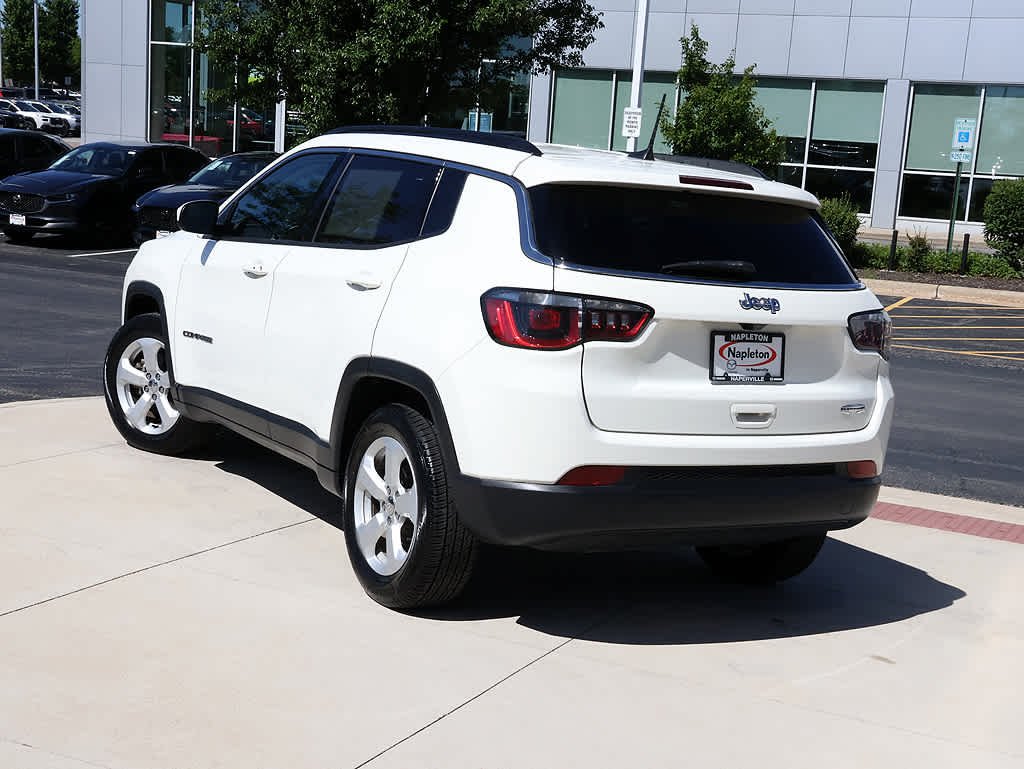 Used 2018 White Clearcoat Jeep Latitude image 9