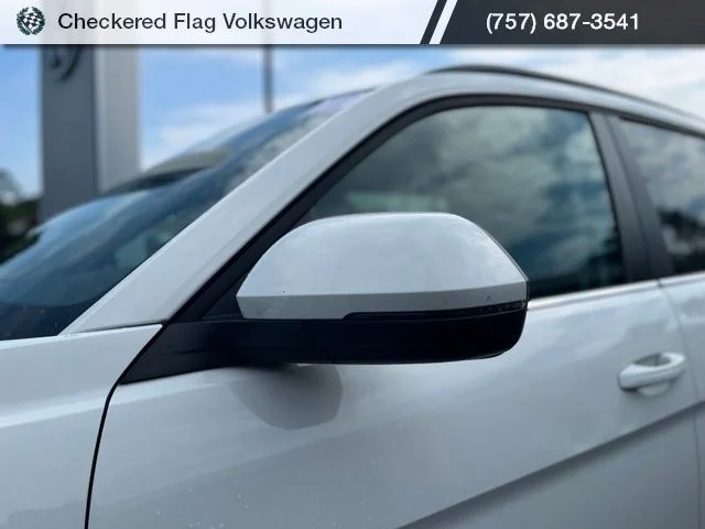 Used 2025 Pure White Volkswagen 2.0T SE w/Technology image 2
