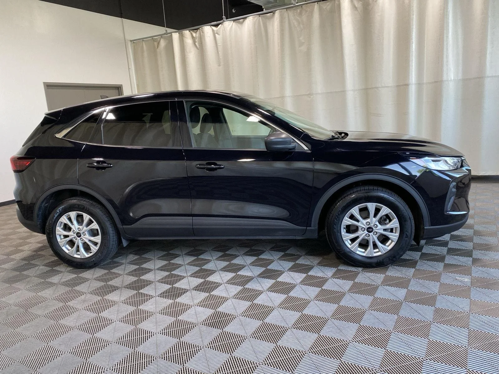 Used 2023 Agate Black Ford Active image 8