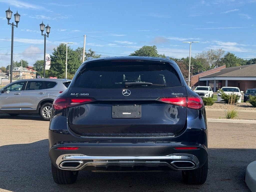 Used 2023 Blue Mercedes-Benz GLC 300 image 3
