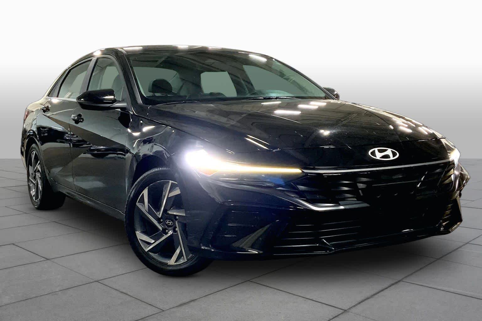 Used 2025 Abyss Black Hyundai Limited image 3