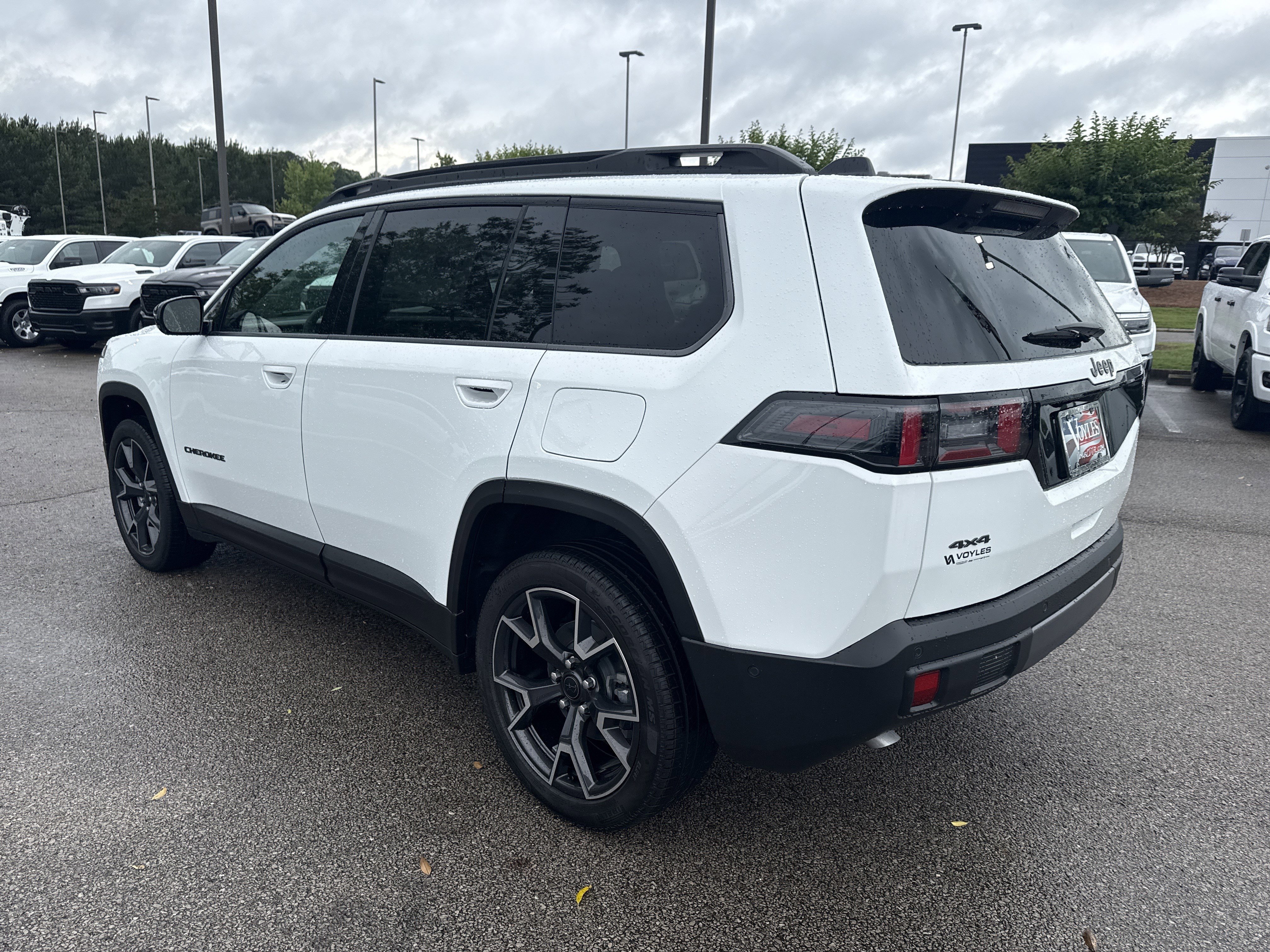 New 2026 Bright White Clear-Coat Exterior Paint Jeep Overland image 5