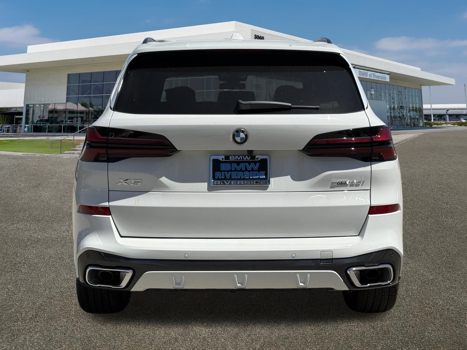 New 2026 Alpine White BMW sDrive40i image 9