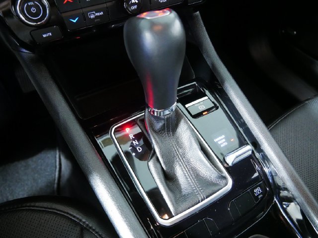 Used 2023 Silver Jeep High Altitude image 31