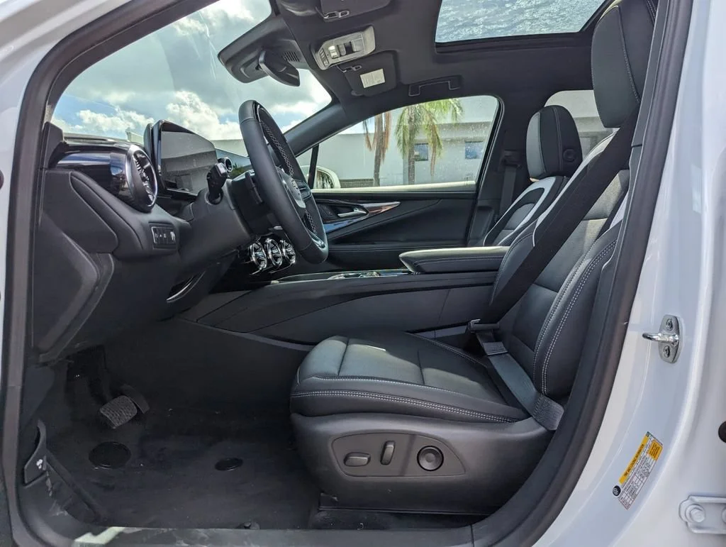 New 2025 Summit White Chevrolet LT image 6