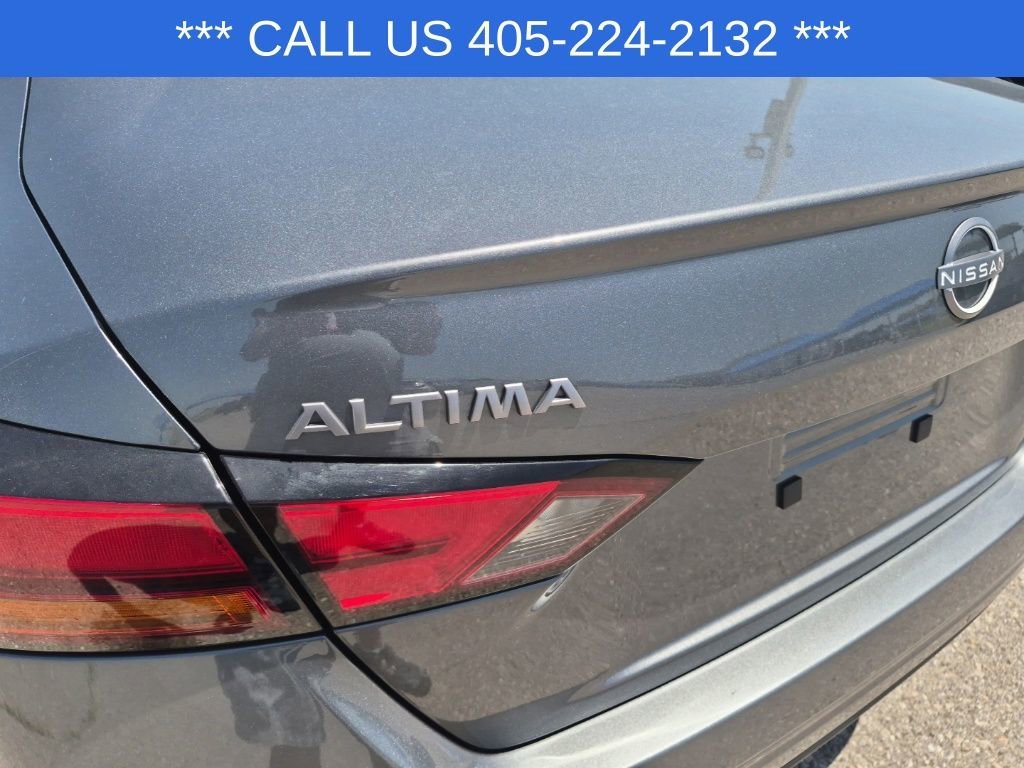 Used 2025 Gray Nissan SV image 9