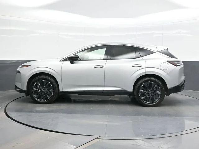 Used 2025 Silver Nissan Platinum image 4