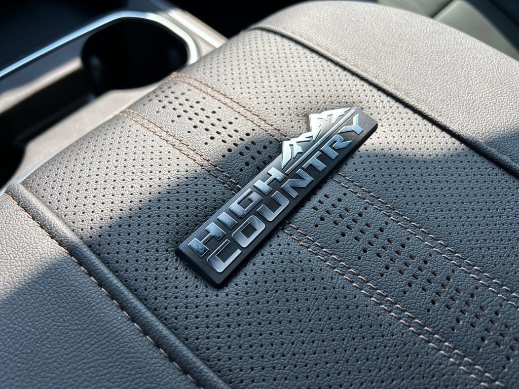 2025 Chevrolet Silverado 2500 HD High Country - Photo 43