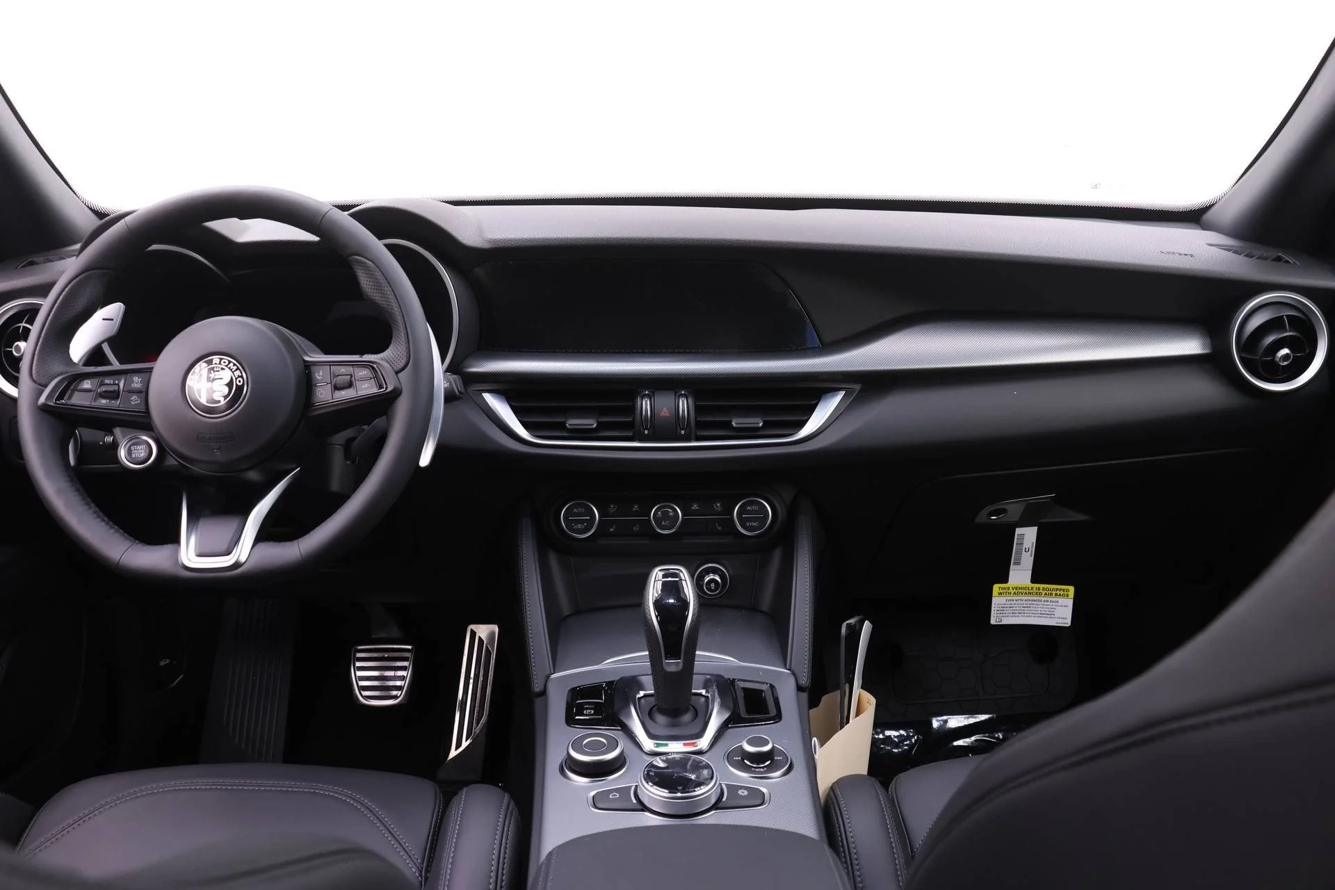 New 2026 Milano White Exterior Paint Alfa Romeo Base image 8