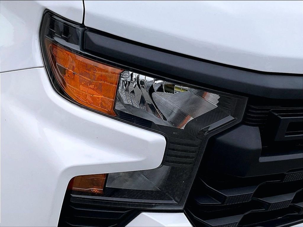 Used 2023 White Chevrolet Custom image 31