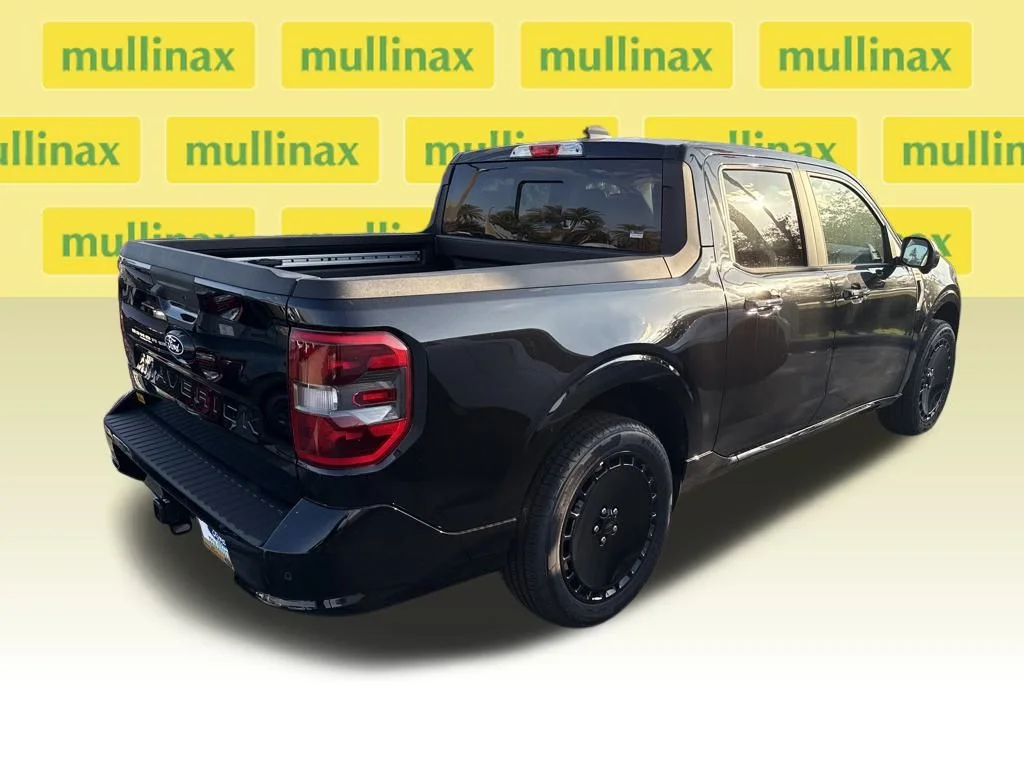 New 2025 Black Ford Lobo High image 4