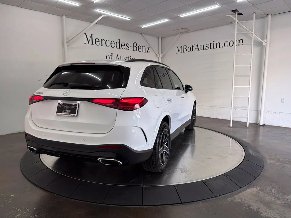 New 2027 White Mercedes-Benz GLC 300 image 7