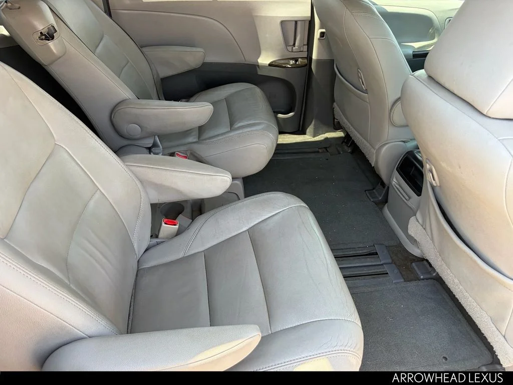 Used 2015 Gray Toyota XLE image 32