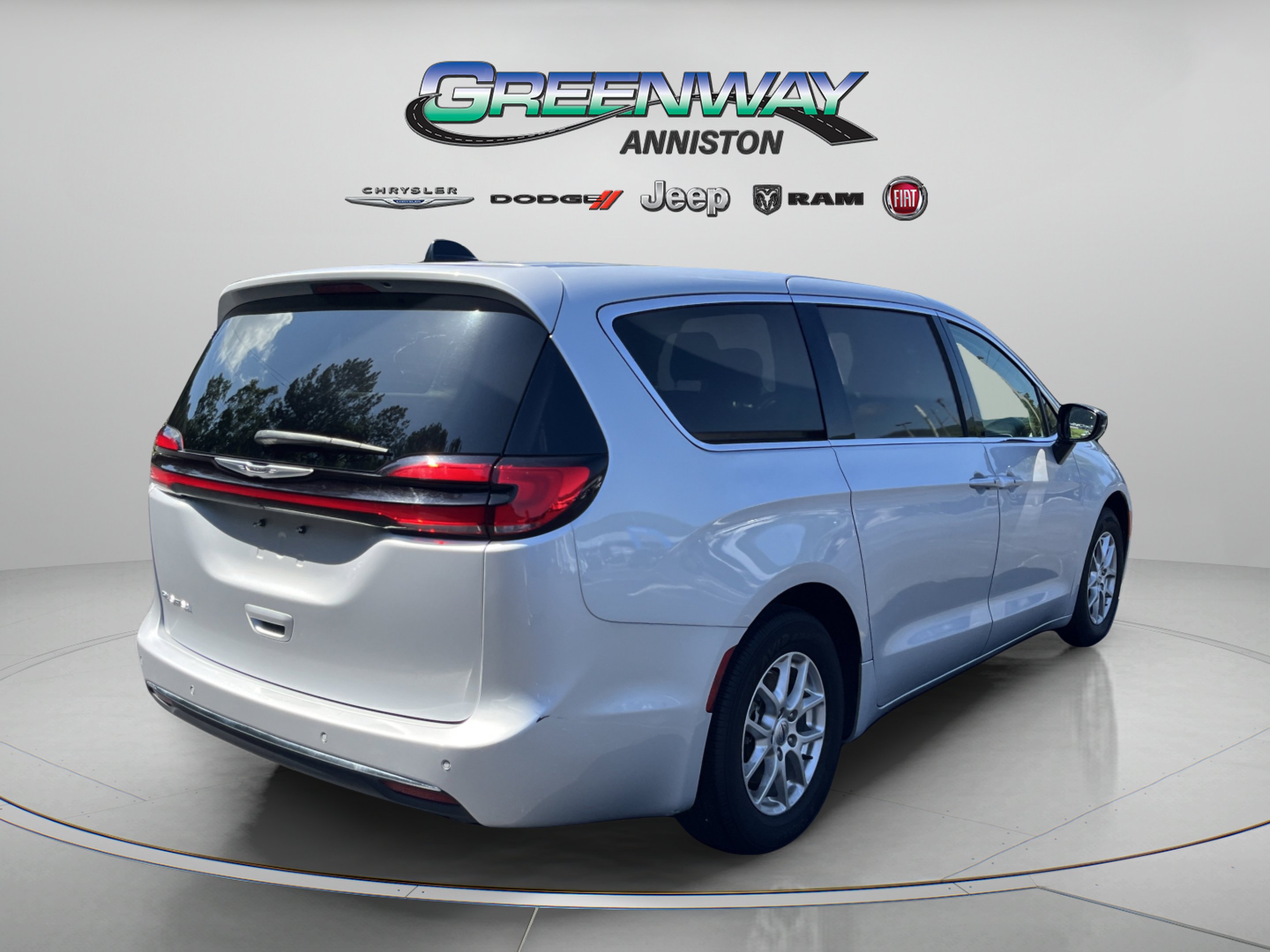 Used 2024 Silver Mist Clearcoat Chrysler Touring L image 8