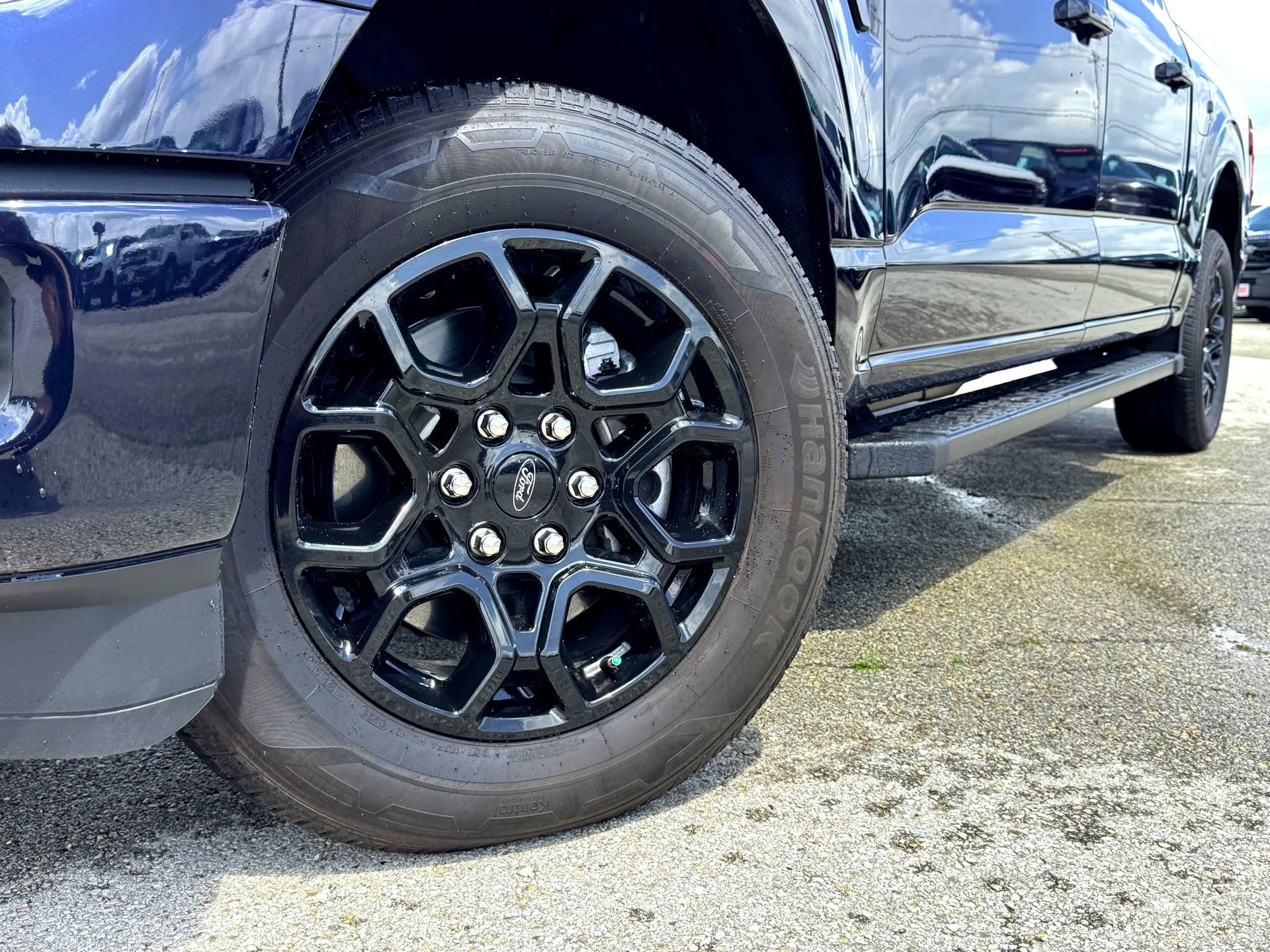 Used 2025  Ford XLT image 2