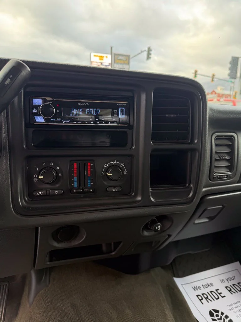 Used 2005 Silver Chevrolet LS image 15