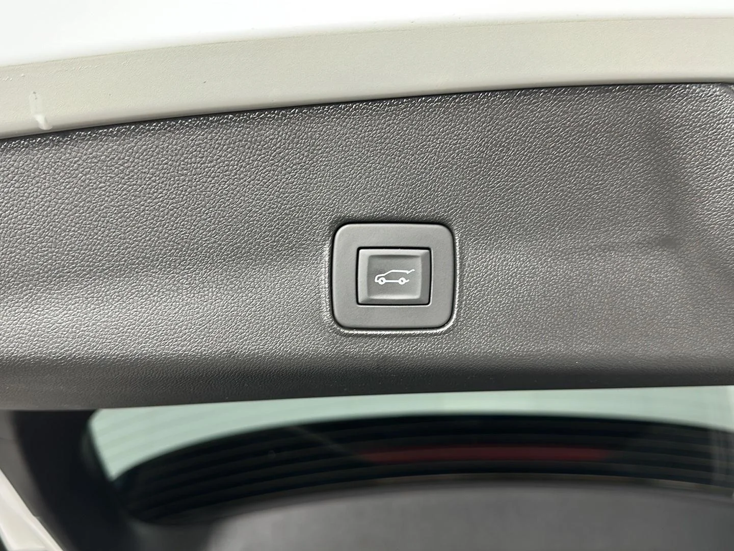 Used 2026 Iridescent Pearl Tricoat Chevrolet RS image 9