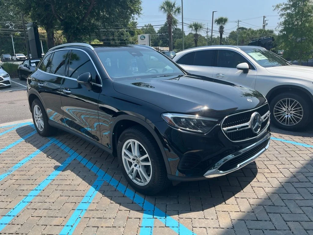 Certified Used 2025 Black Mercedes-Benz GLC 300 image 4