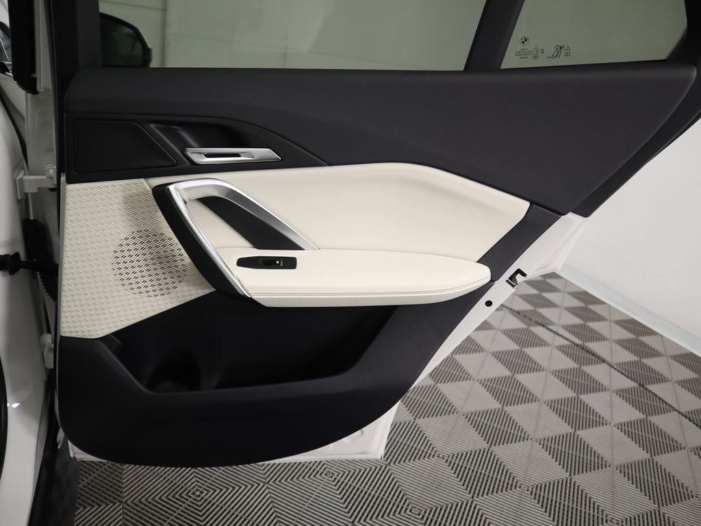 Used 2026 Alpine White BMW xDrive28i image 29